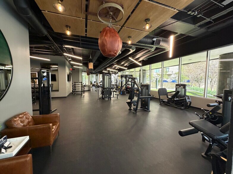 More Photos Of 3040 Post Oak Blvd, Houston Office For Lease