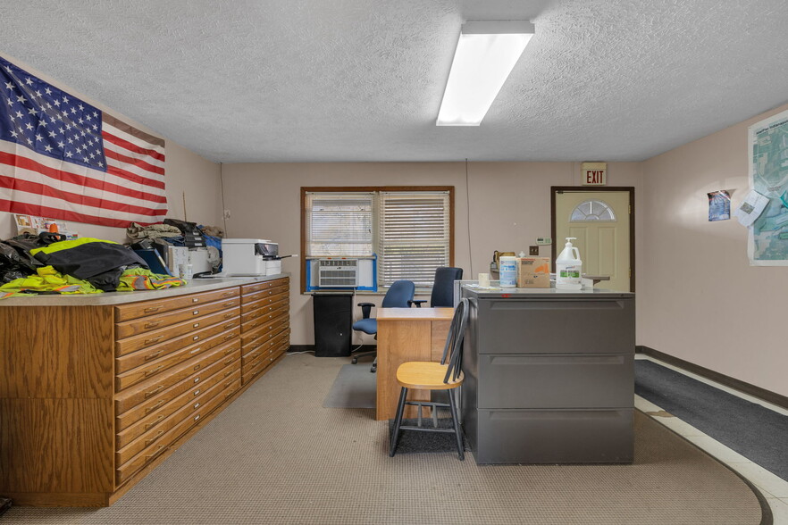 More Photos Of 7601 Milhouse Rd, Indianapolis Office For Sale