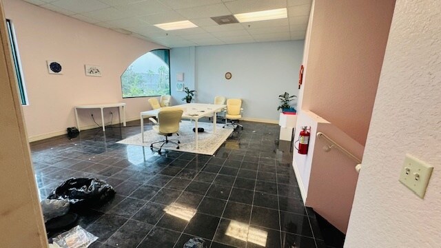 More Photos Of 6881 Kingspointe Pky, Orlando Flex For Sale