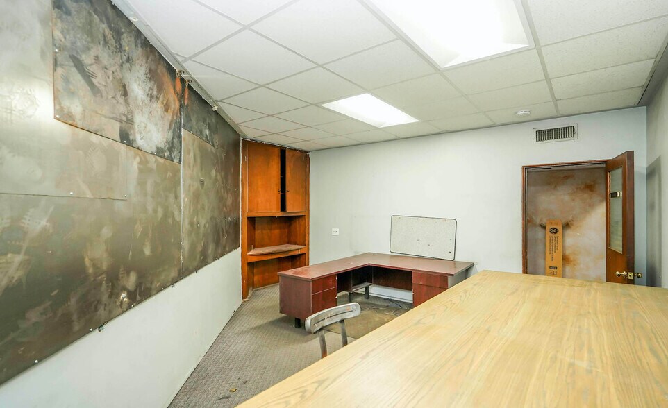 More Photos Of 3301 E 14th St, Los Angeles Warehouse For Sale