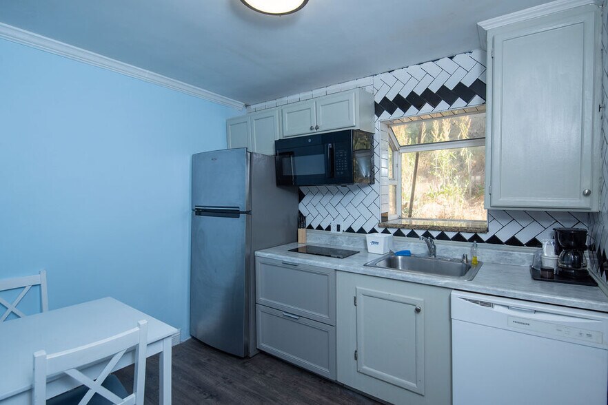 More Photos Of 18239 Main St, Jamestown Hotel For Sale