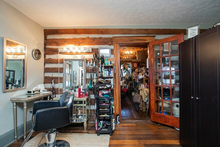 More Photos Of 1119 S Main St, Columbia Flex For Sale