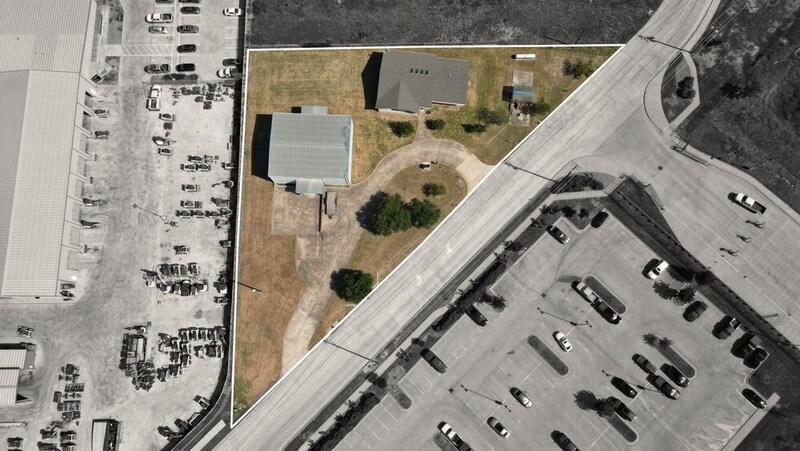 More Photos Of 30 Roundville Ln, Round Rock Light Distribution For Sale