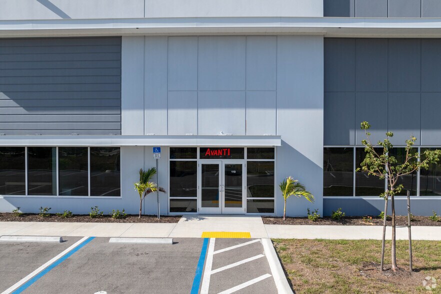 More Photos Of 16361 Lee Rd, Fort Myers Industrial For Lease