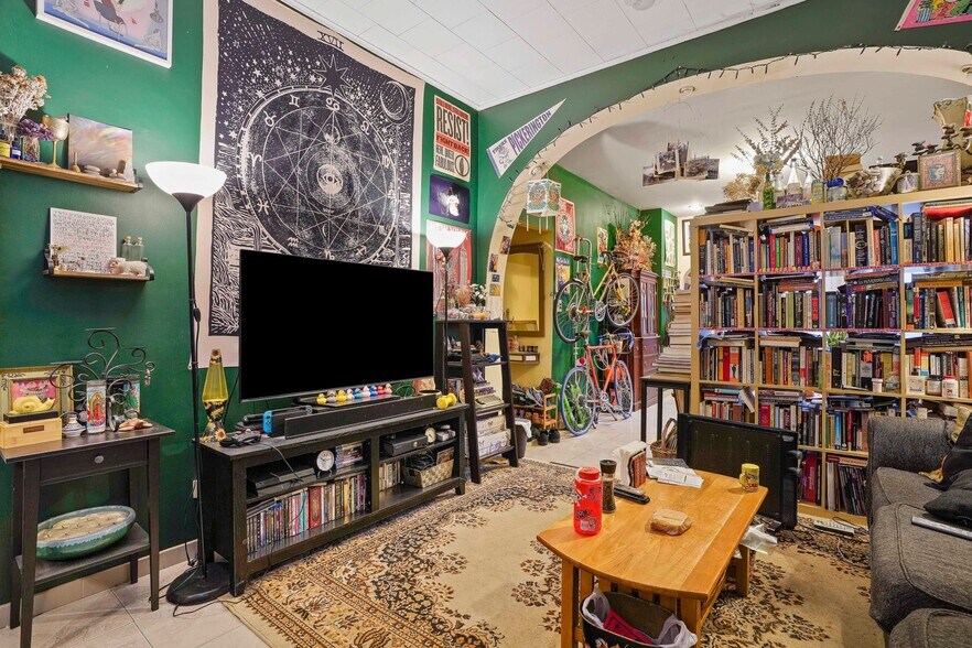 More Photos Of 1920 Palmetto St, Ridgewood Dormitory For Sale