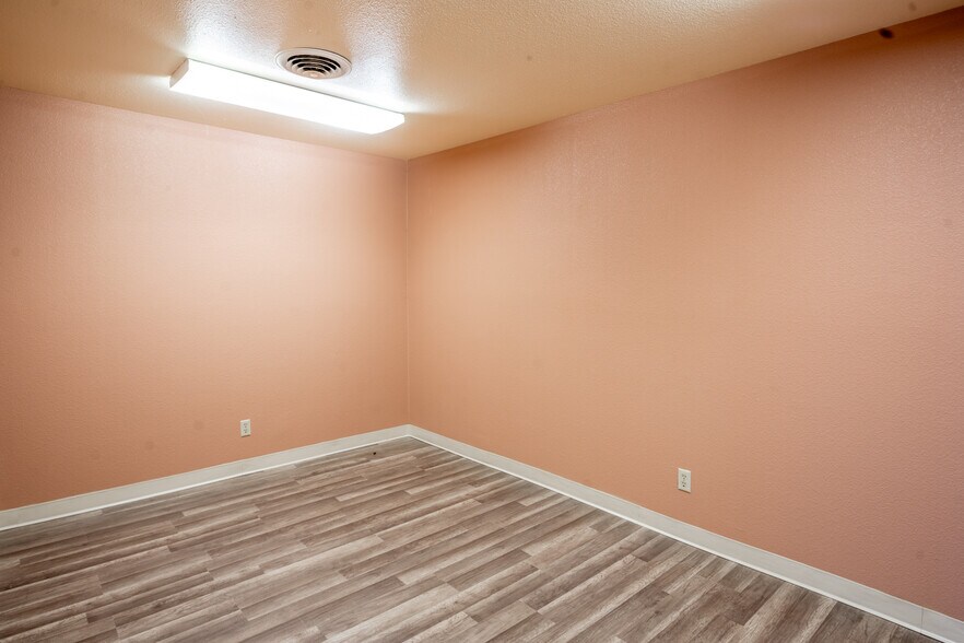 More Photos Of 1227 Bridge St, Yuba City Office For Sale