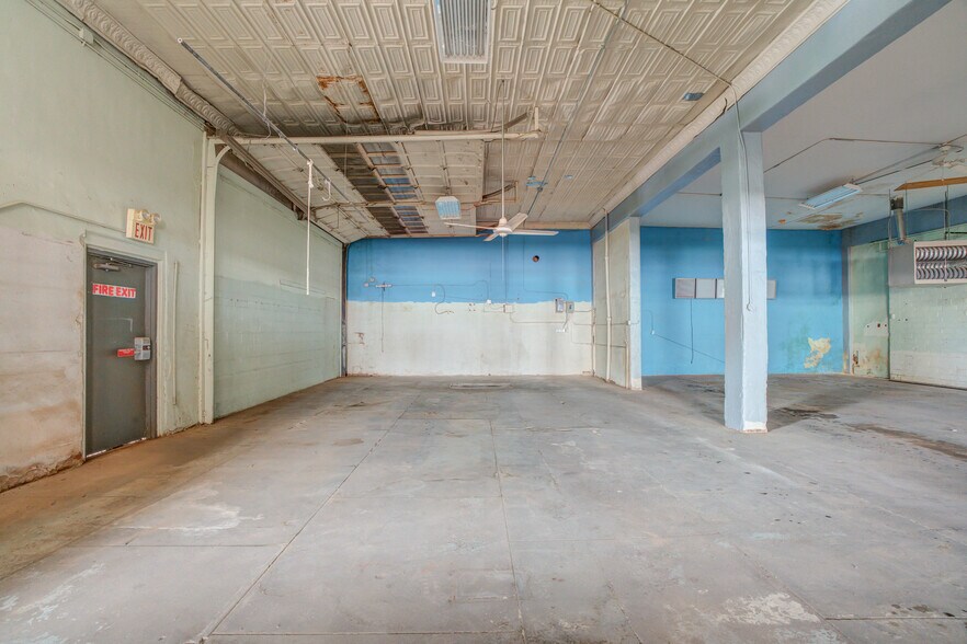 More Photos Of 1301 Buddy Holly Ave, Lubbock Warehouse For Lease
