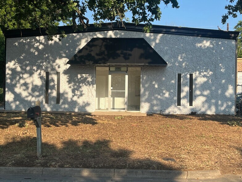 More Photos Of 206 Pecan St, Arlington Auto Repair For Lease