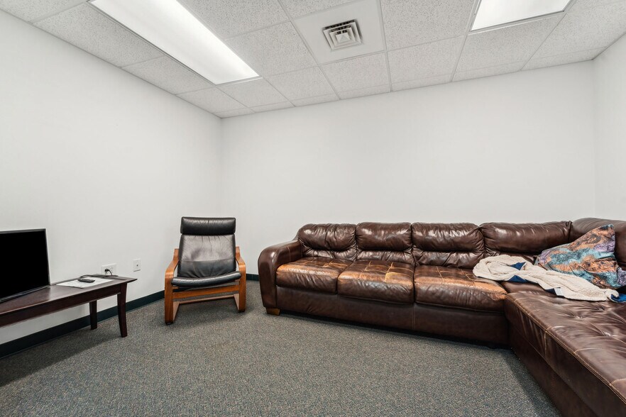 More Photos Of 952 S Park Ave, Fond Du Lac Medical For Sale