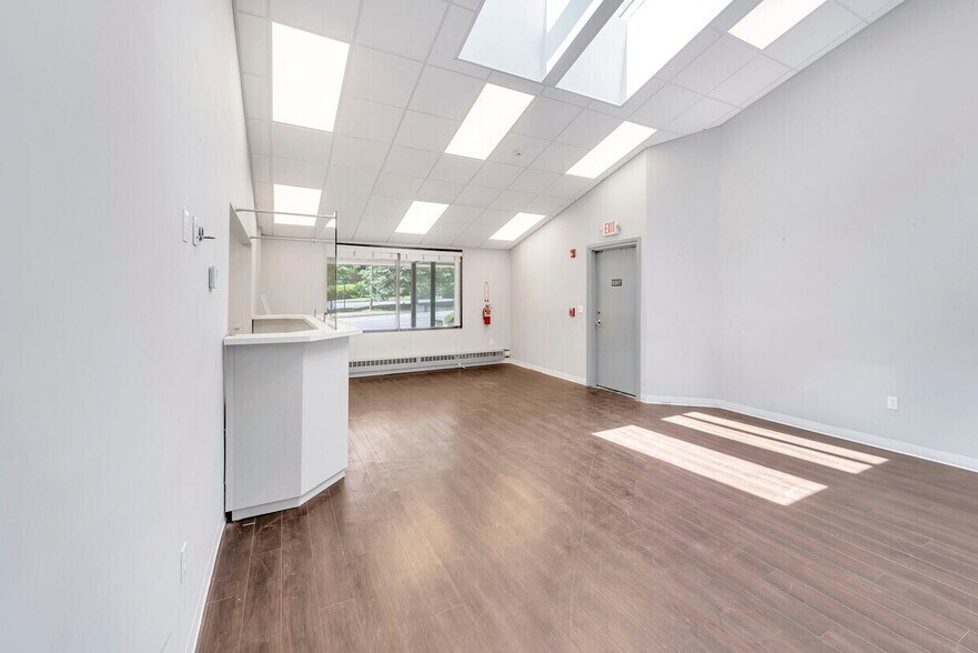 More Photos Of 101-105 Dutch Hill Rd, Orangeburg Office For Sale