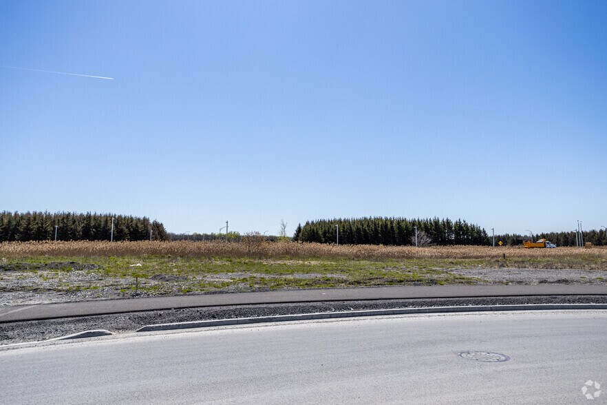 More Photos Of 401 Rue Louis-Blériot, Mascouche Flex For Lease