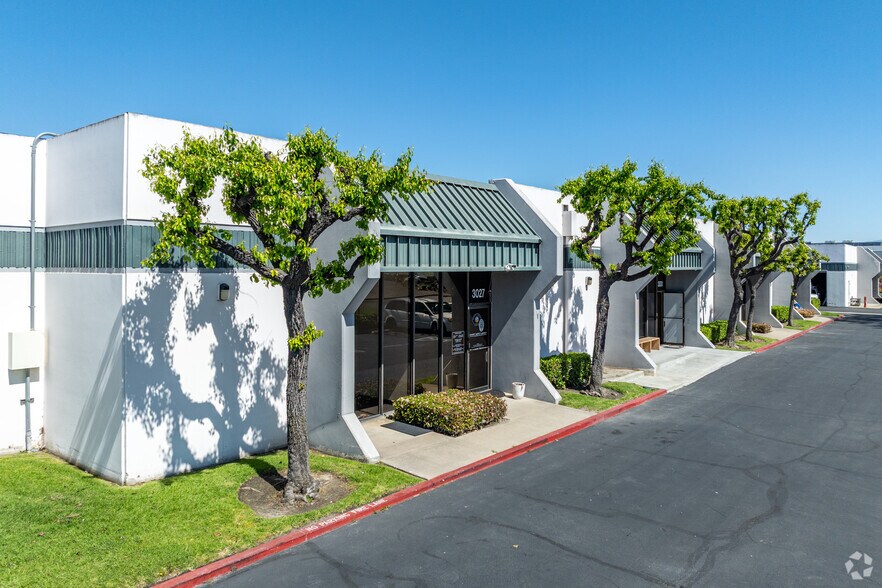 More Photos Of 3001-3095 S Harbor Blvd, Santa Ana Light Manufacturing For Lease