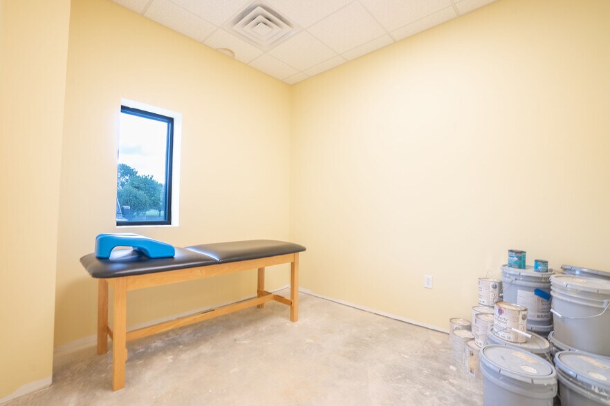 More Photos Of 227 Monogard Dr, Manchester Medical For Sale