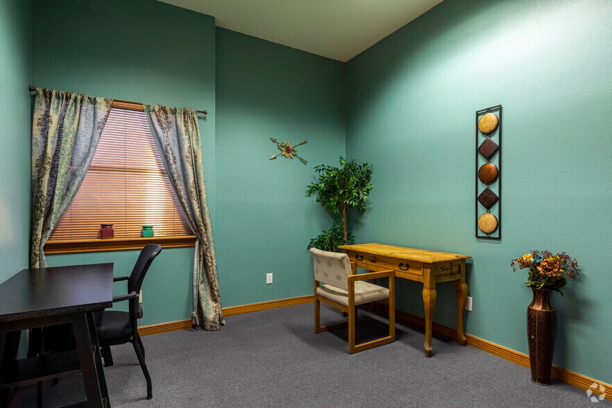 More Photos Of 1990 E Lohman Ave, Las Cruces Office For Lease