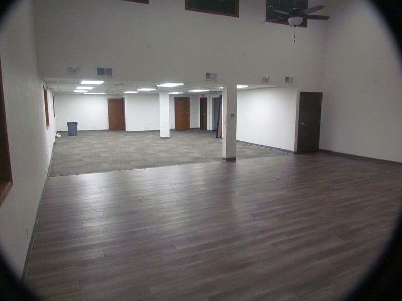 More Photos Of 1915 N 6th St, Wausau Office For Lease