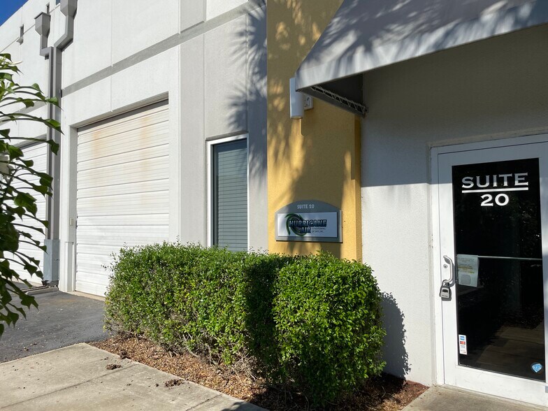 More Photos Of 12960 Commerce Lakes Dr, Fort Myers Warehouse For Lease