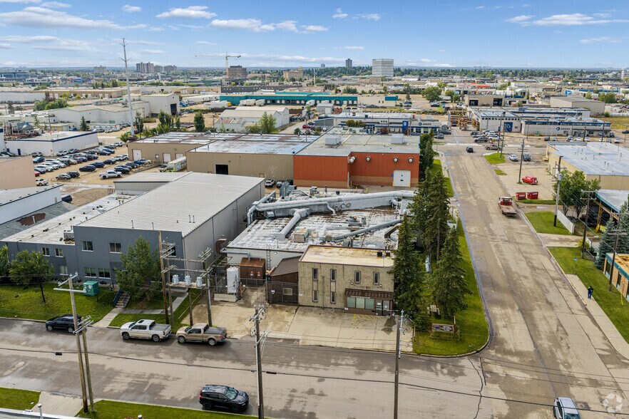 More Photos Of 5730 96th St NW, Edmonton Flex For Sale