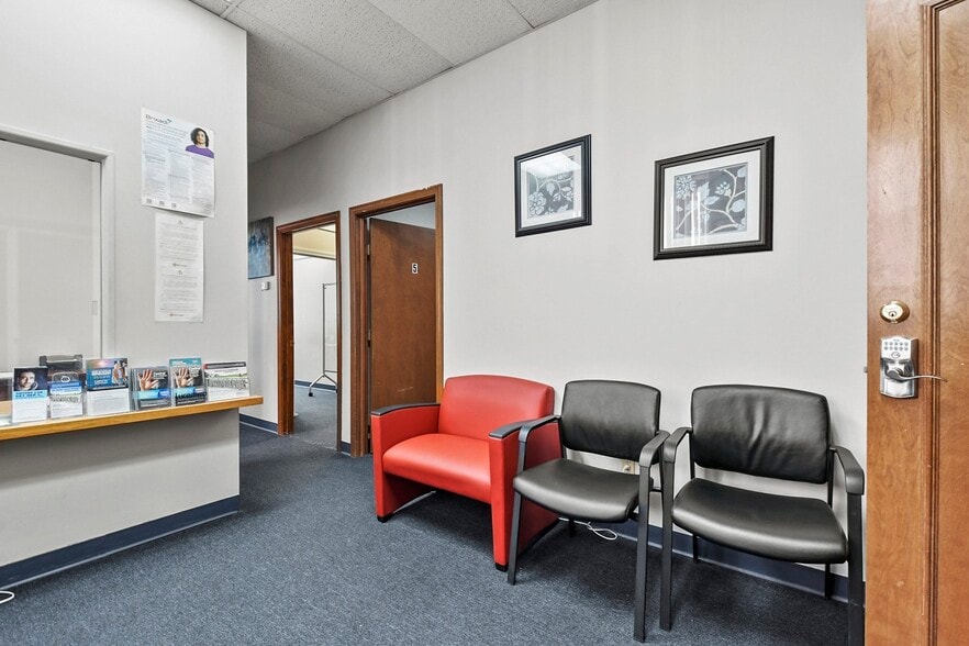 More Photos Of 5 Dover St, New Bedford Office For Lease