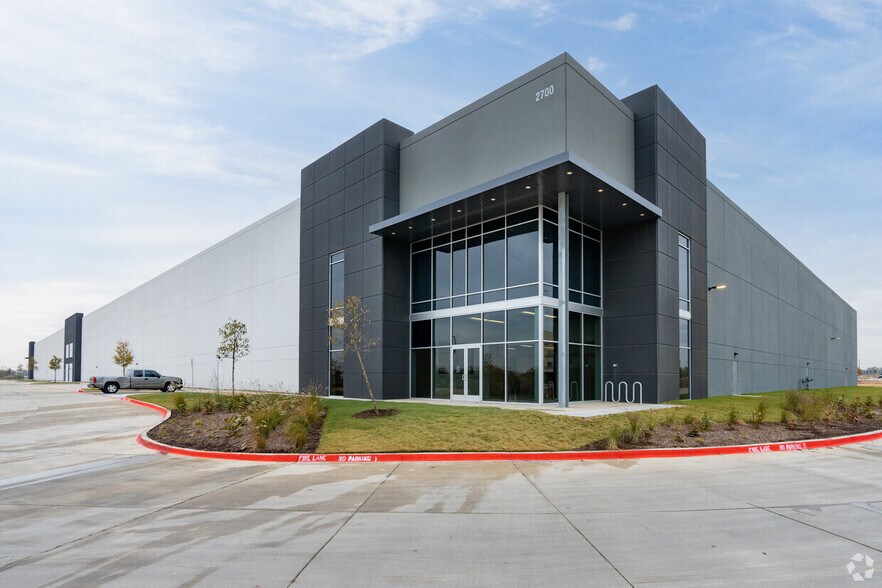 Primary Photo Of 2800 Lovett Ave, Fort Worth Warehouse For Lease
