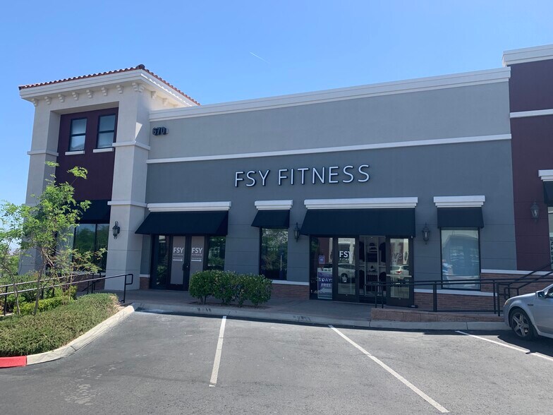 More Photos Of 670 S Green Valley Pky, Henderson Storefront Retail Office For Lease