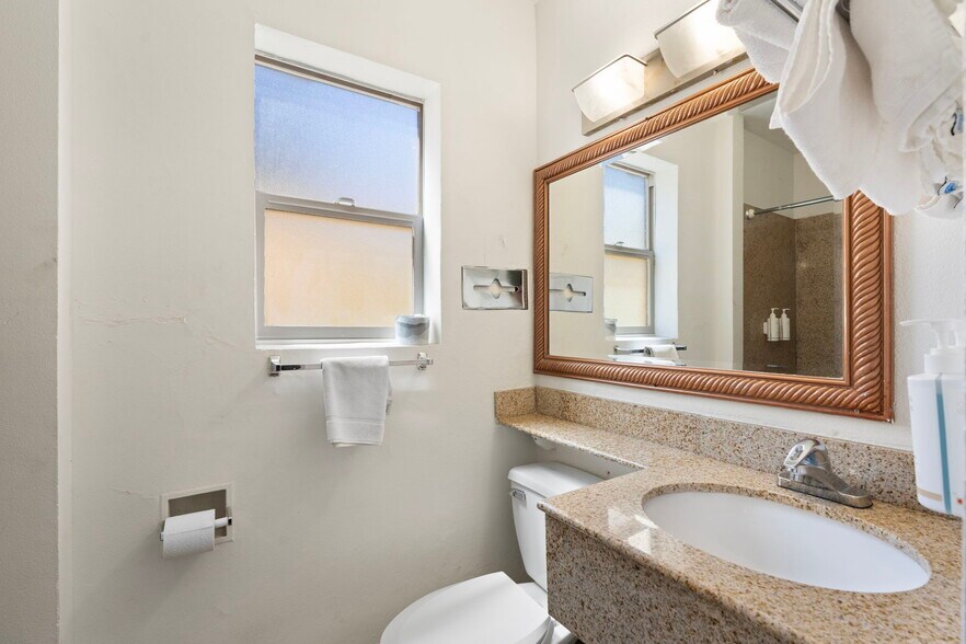 More Photos Of 430 E Route 66, Williams Hotel For Sale