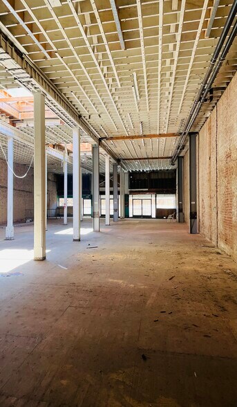 More Photos Of 327 S Broadway, Los Angeles Restaurant For Lease