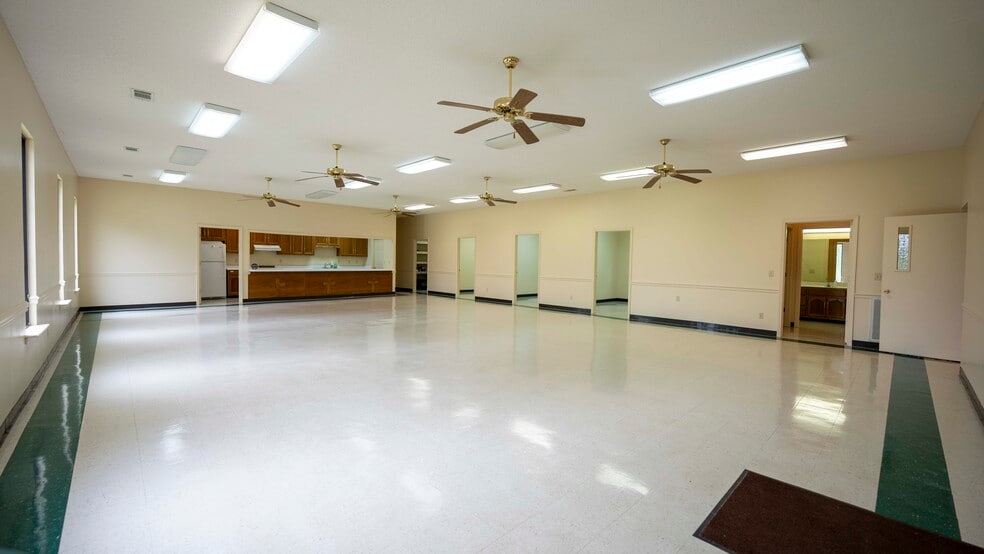 More Photos Of 123 N 5th St, Cochran Religious Facility For Sale