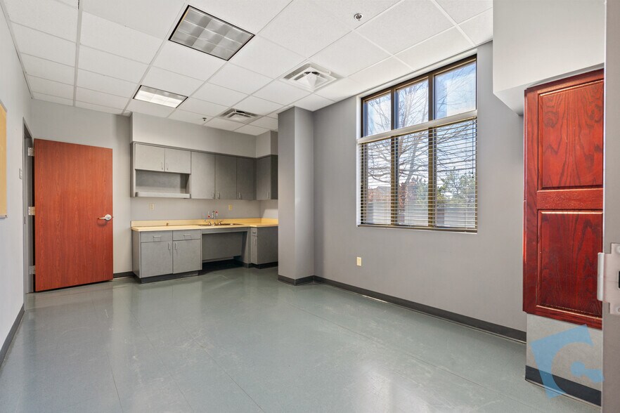 More Photos Of 809 W Harwood Rd, Hurst Medical For Lease