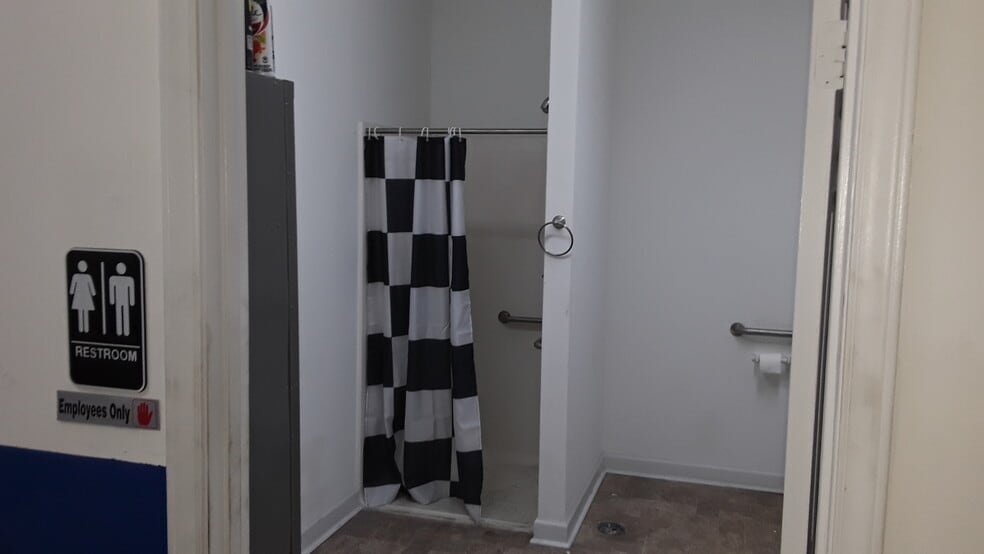 More Photos Of 108 Osceola St, Gastonia Warehouse For Lease