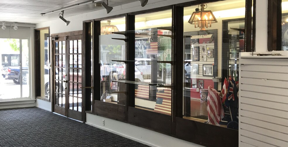 More Photos Of 606 Main St, Hyannis Restaurant For Lease