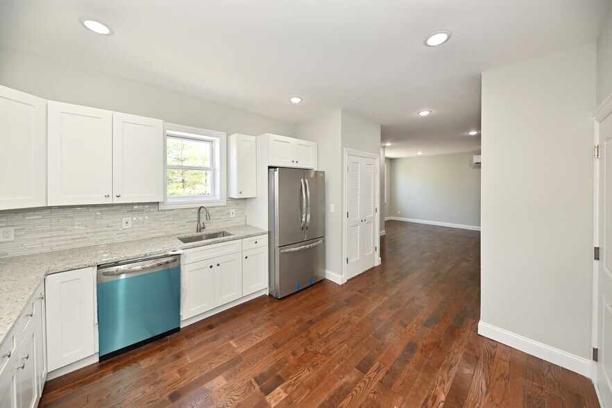 More Photos Of 59 Lincoln Ave, Fair Lawn Office Residential For Sale