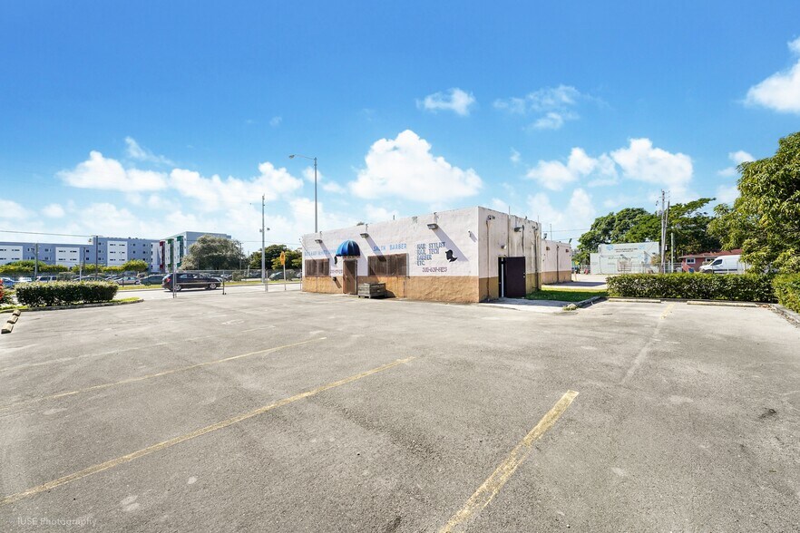 More Photos Of 2381-2389 NW 54th St, Miami Freestanding For Lease