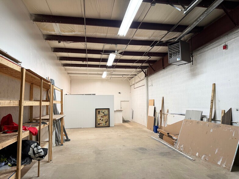 More Photos Of 600 Industrial Dr, Naperville Distribution For Lease