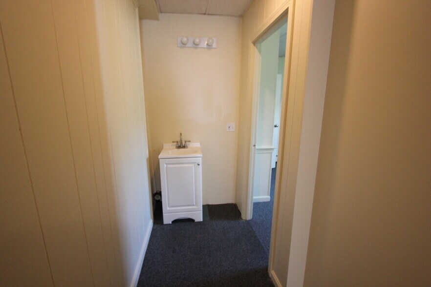 More Photos Of 16-18 Cottage St, Franklin Unknown For Lease