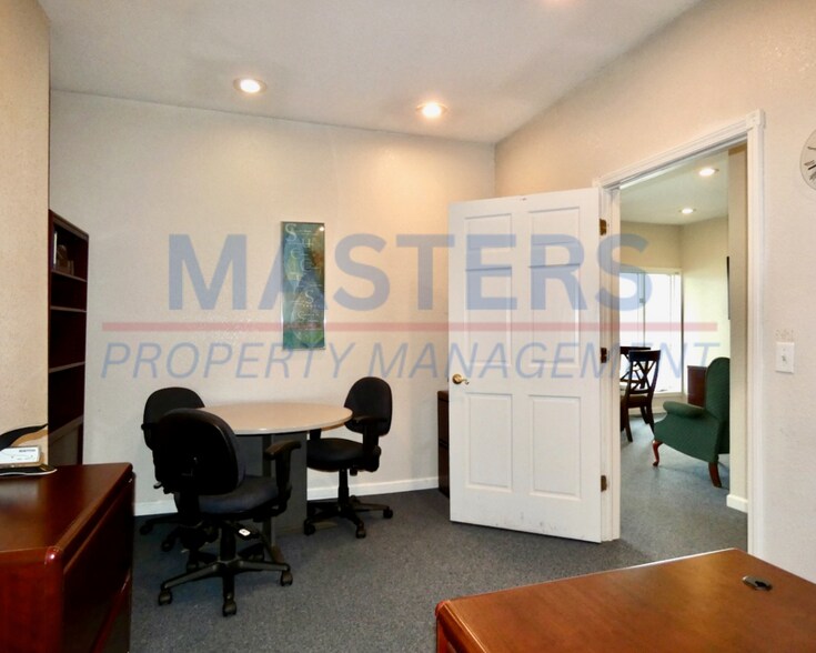 More Photos Of 836 W South Boundary St, Perrysburg Office Residential For Lease