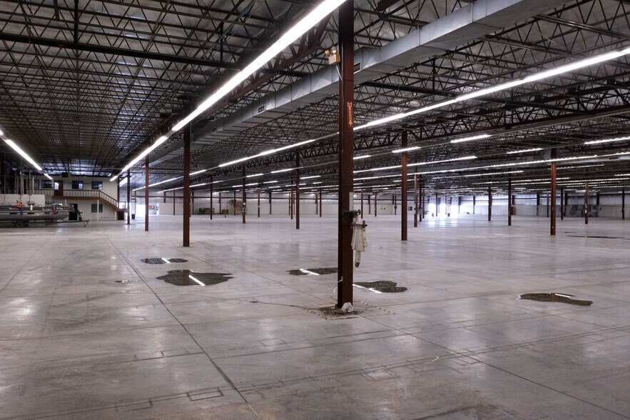 More Photos Of 803 SW Lorraine St, Leon Distribution For Lease