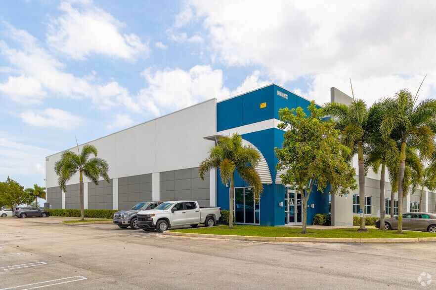 More Photos Of 5499 NW 145th St, Opa Locka Warehouse For Lease