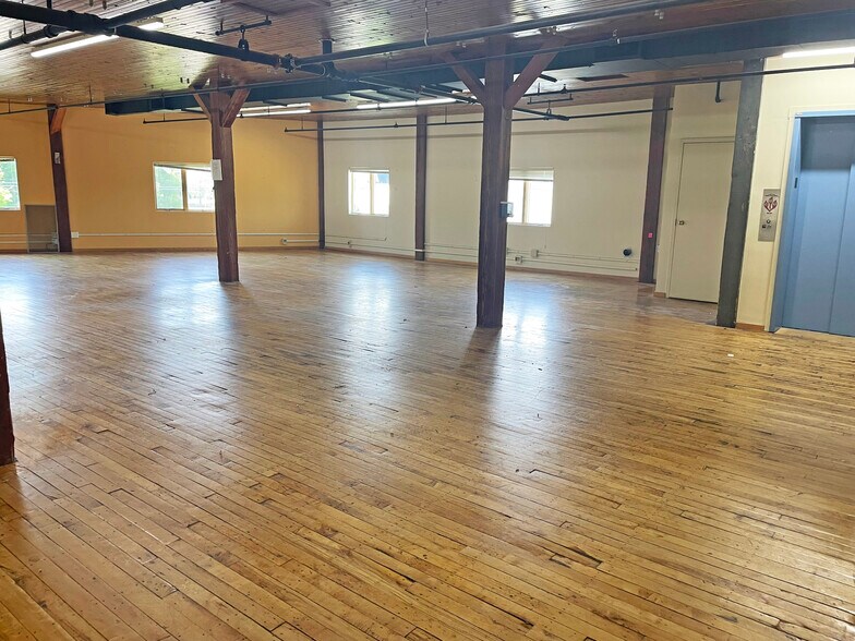 More Photos Of 29 Hampshire St, Auburn Office For Sale