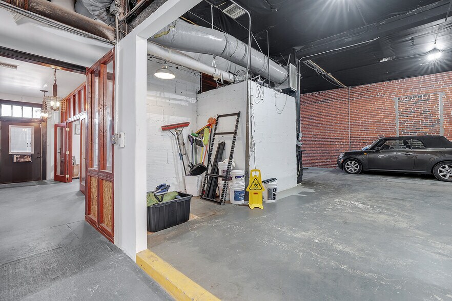 More Photos Of 660 N Thompson St, Portland Showroom For Sale