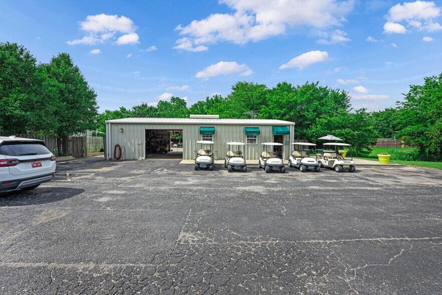 More Photos Of 355 E Pebble Creek Ter, Mustang Sports And Entertainment For Sale