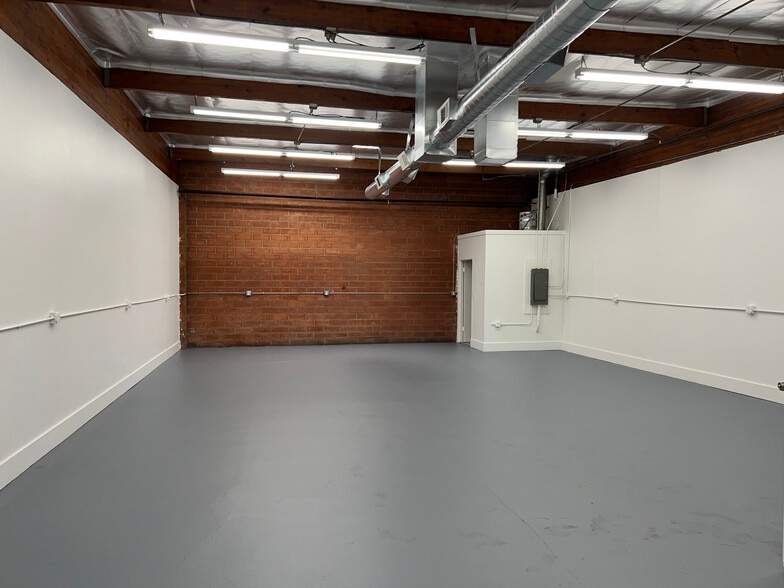 More Photos Of 7411 Laurel Canyon Blvd, North Hollywood Warehouse For Lease