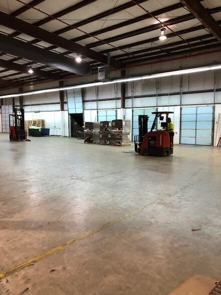 More Photos Of 911 J R Industrial Dr, Sanford Manufacturing For Lease