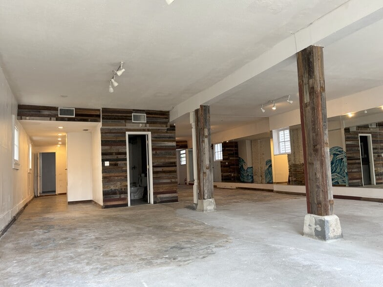 More Photos Of 5924 Magazine St, New Orleans Storefront Retail Office For Lease
