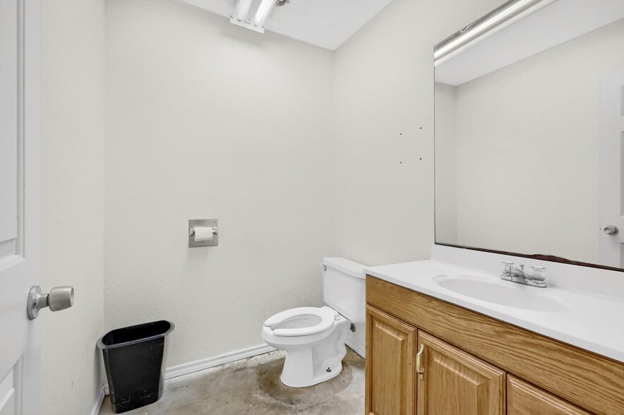 More Photos Of 18987 W US Highway 82, Sherman Industrial For Sale