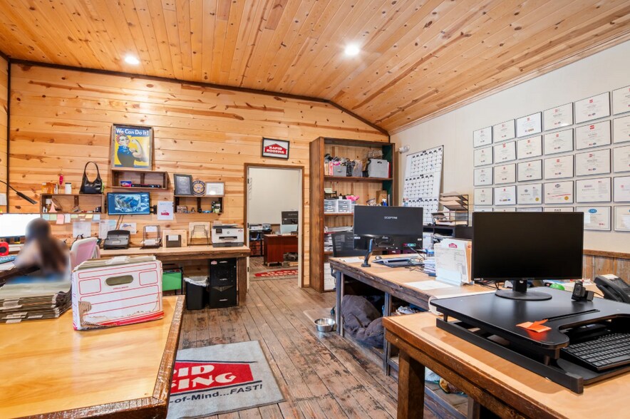 More Photos Of 2727 E Michigan Ave, Ypsilanti Warehouse For Sale