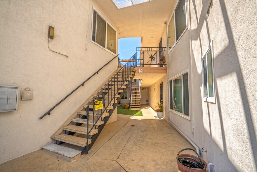 More Photos Of 202 S Calle Seville, San Clemente Apartments For Sale
