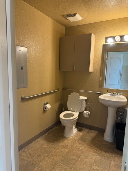 More Photos Of 1756 E Villa Dr, Cottonwood Medical For Lease