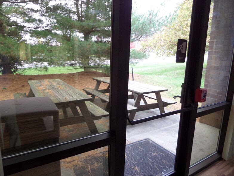 More Photos Of 1685 Valley Center Pky, Bethlehem Office For Lease