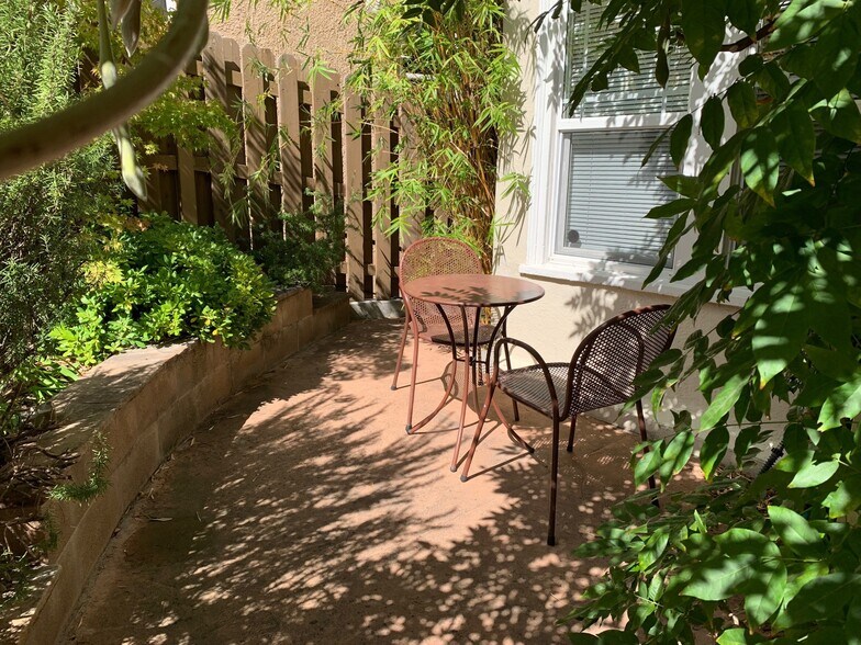 More Photos Of 1019 E 33rd St, Oakland Apartments For Sale