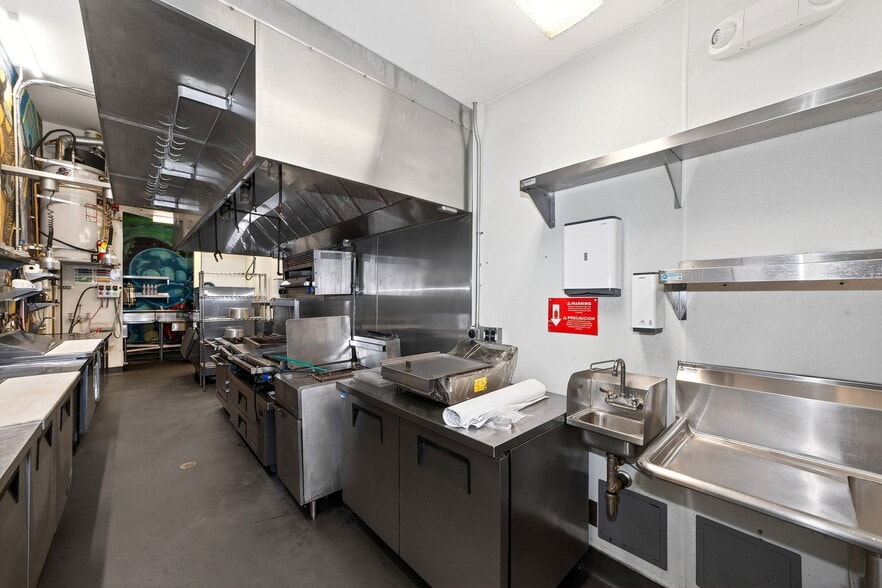 More Photos Of 2401 Kettner Blvd, San Diego Restaurant For Lease